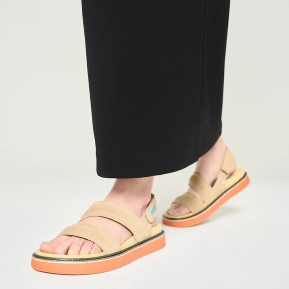 HOFF Hall of Fame Road Camel Sandal - Picture 6 of 9